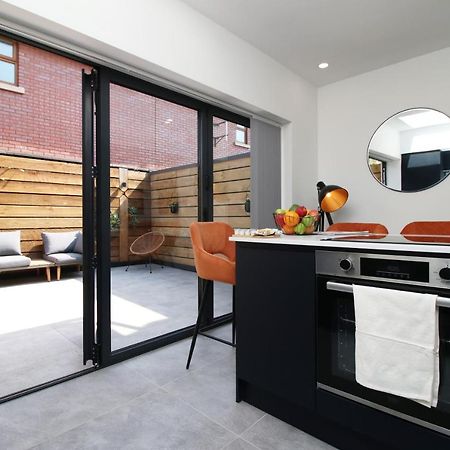 New Spacious 2 Bed Getaway - Private Courtyard! - Underfloor Heating Cardiff Ngoại thất bức ảnh