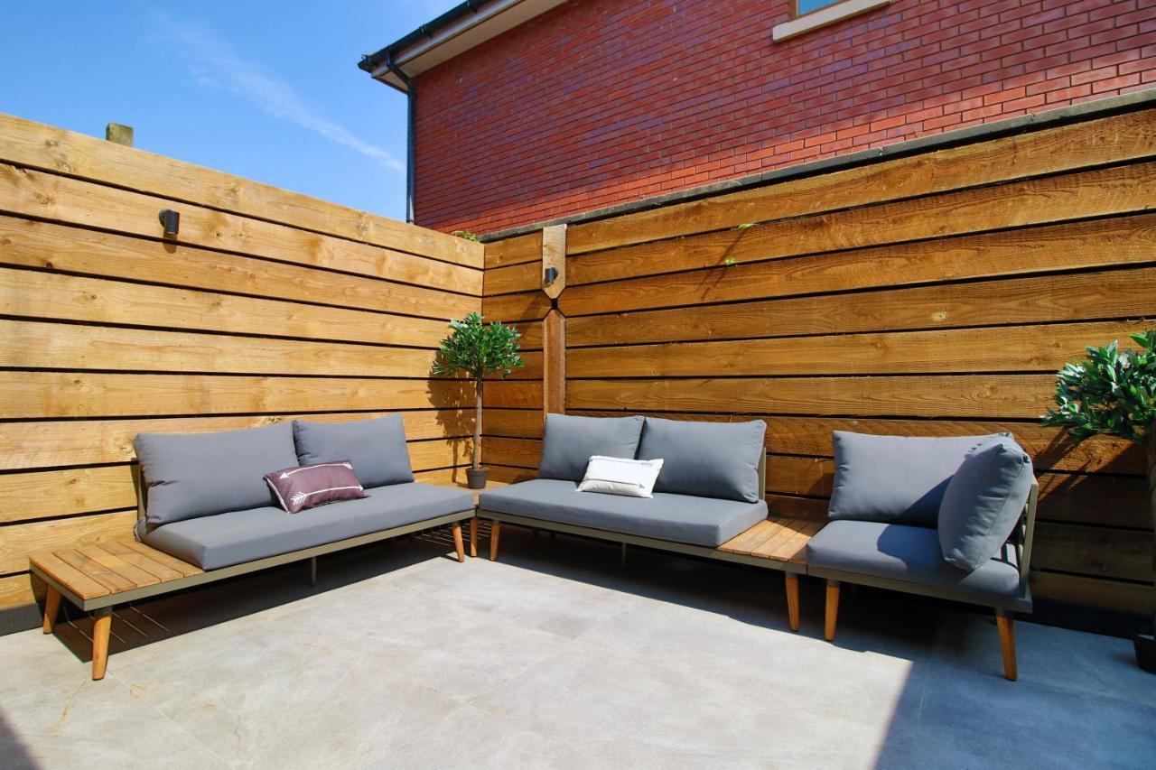 New Spacious 2 Bed Getaway - Private Courtyard! - Underfloor Heating Cardiff Ngoại thất bức ảnh