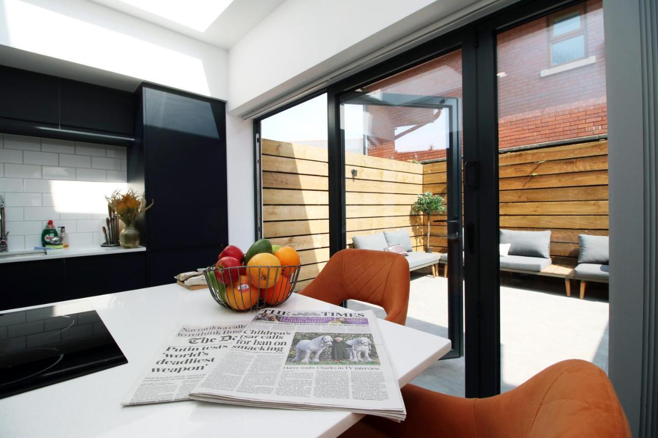 New Spacious 2 Bed Getaway - Private Courtyard! - Underfloor Heating Cardiff Ngoại thất bức ảnh