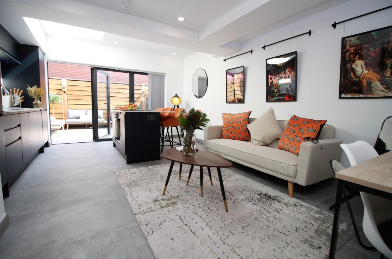 New Spacious 2 Bed Getaway - Private Courtyard! - Underfloor Heating Cardiff Ngoại thất bức ảnh