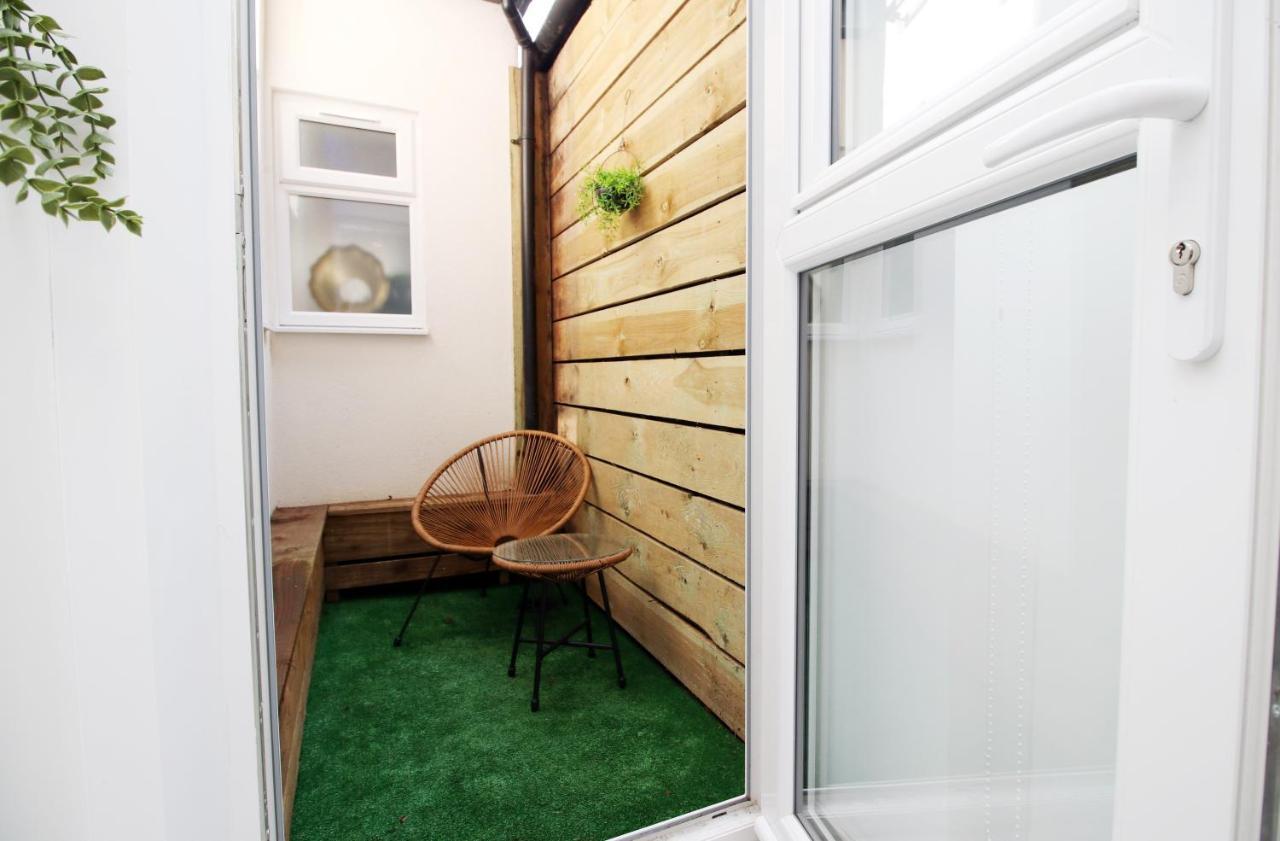 New Spacious 2 Bed Getaway - Private Courtyard! - Underfloor Heating Cardiff Ngoại thất bức ảnh