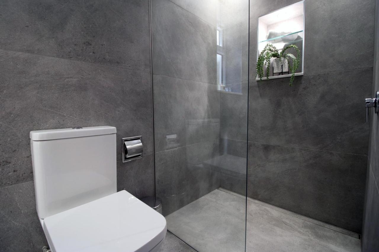 New Spacious 2 Bed Getaway - Private Courtyard! - Underfloor Heating Cardiff Ngoại thất bức ảnh