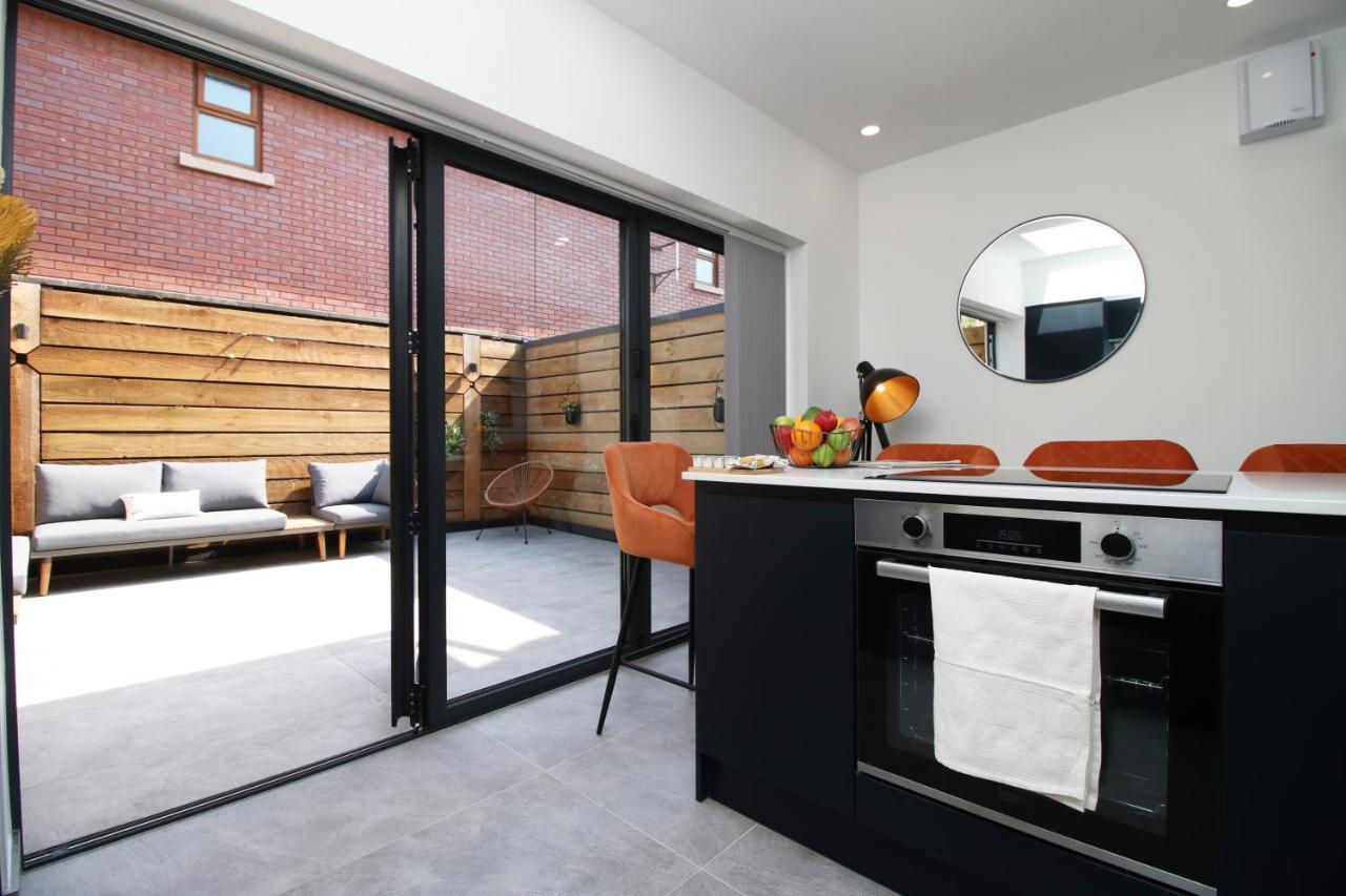 New Spacious 2 Bed Getaway - Private Courtyard! - Underfloor Heating Cardiff Ngoại thất bức ảnh