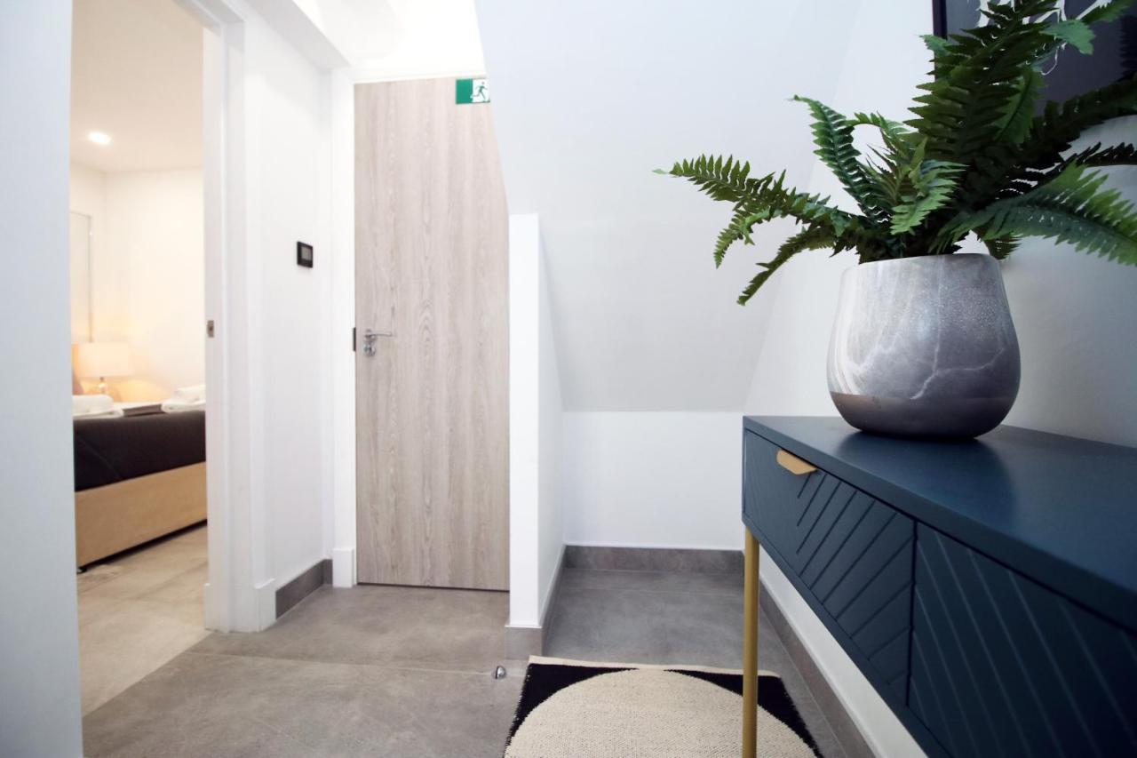New Spacious 2 Bed Getaway - Private Courtyard! - Underfloor Heating Cardiff Ngoại thất bức ảnh
