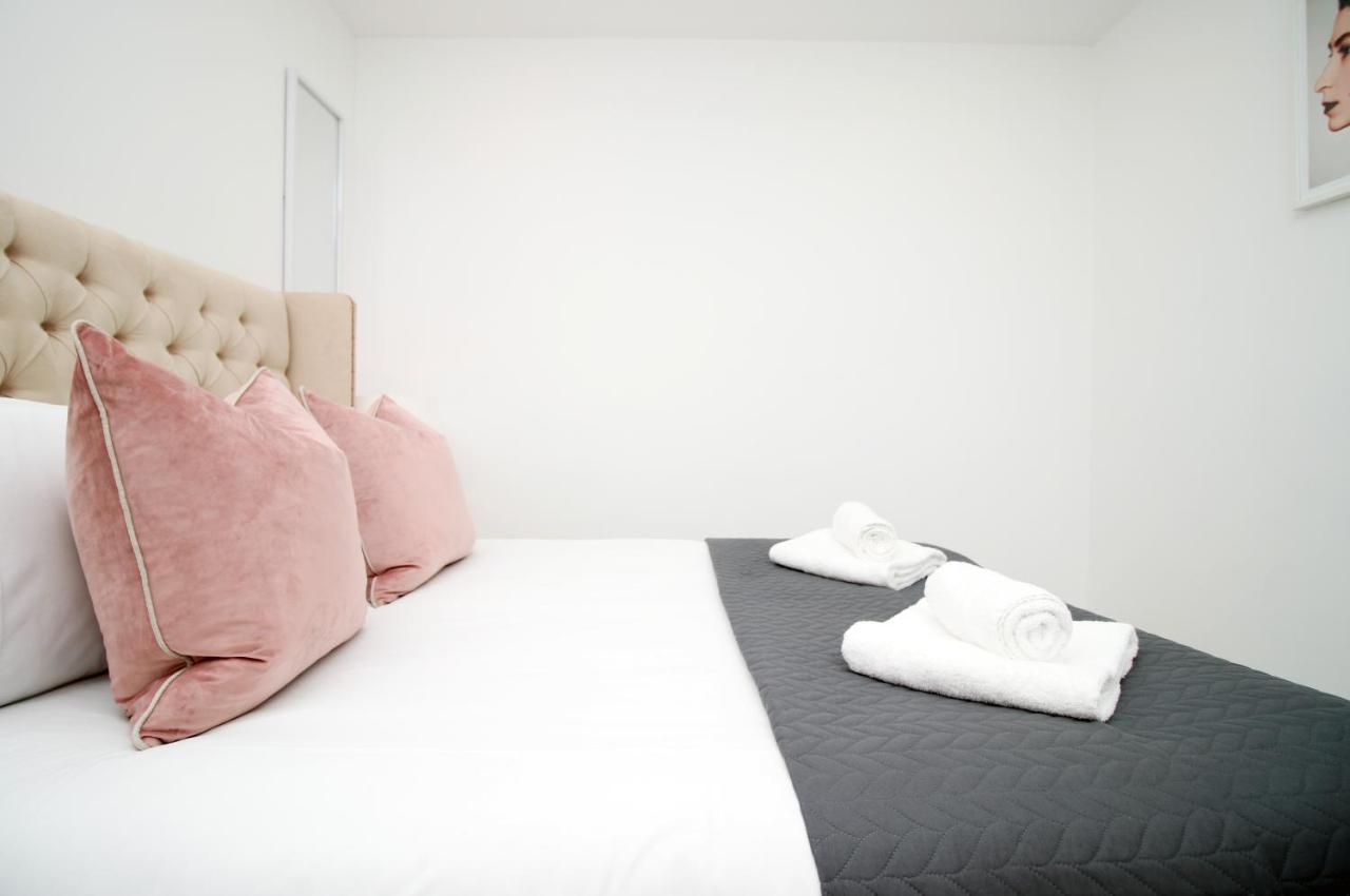 New Spacious 2 Bed Getaway - Private Courtyard! - Underfloor Heating Cardiff Ngoại thất bức ảnh