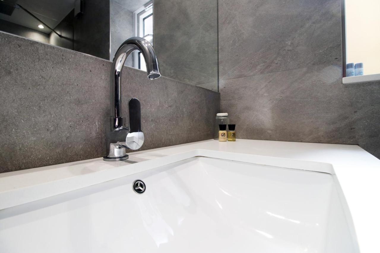 New Spacious 2 Bed Getaway - Private Courtyard! - Underfloor Heating Cardiff Ngoại thất bức ảnh