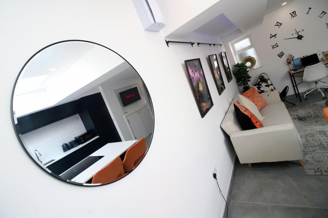 New Spacious 2 Bed Getaway - Private Courtyard! - Underfloor Heating Cardiff Ngoại thất bức ảnh