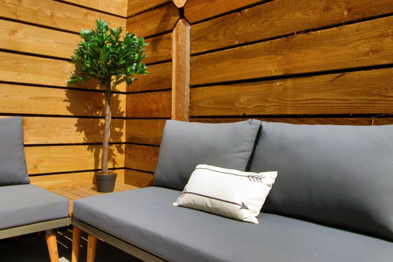 New Spacious 2 Bed Getaway - Private Courtyard! - Underfloor Heating Cardiff Ngoại thất bức ảnh