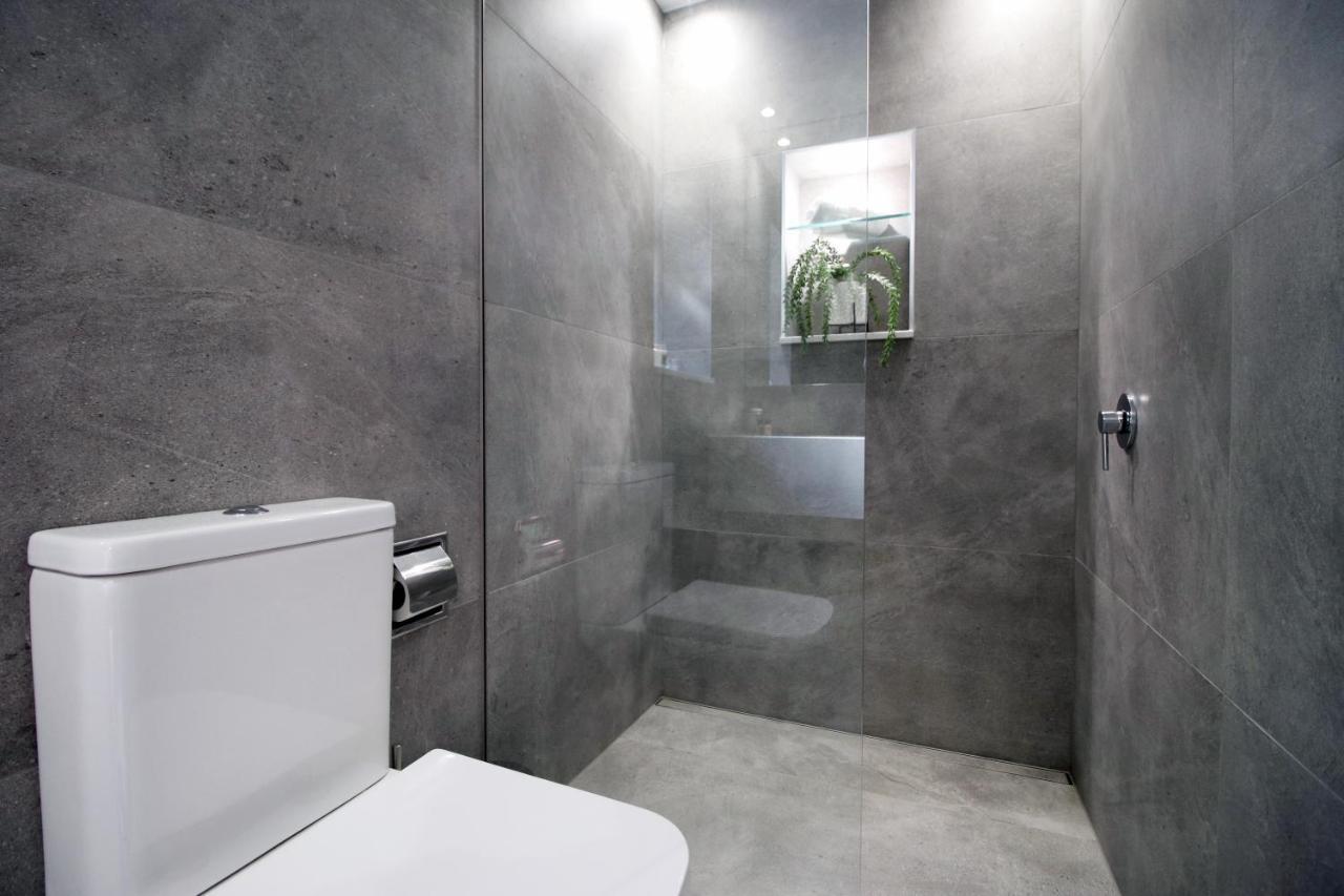 New Spacious 2 Bed Getaway - Private Courtyard! - Underfloor Heating Cardiff Ngoại thất bức ảnh