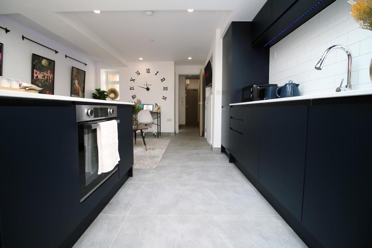 New Spacious 2 Bed Getaway - Private Courtyard! - Underfloor Heating Cardiff Ngoại thất bức ảnh