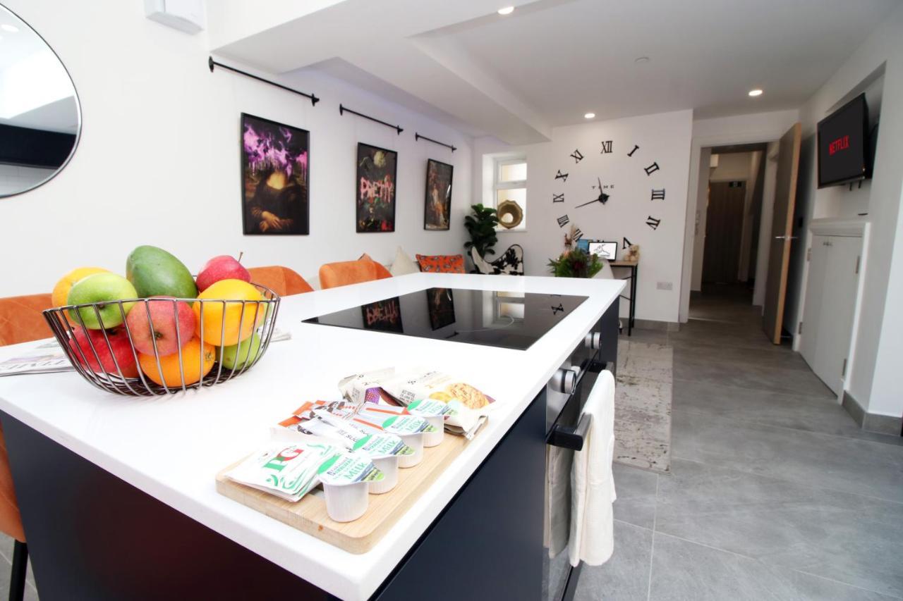 New Spacious 2 Bed Getaway - Private Courtyard! - Underfloor Heating Cardiff Ngoại thất bức ảnh